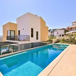Вилла Honeymoon With Luxury Indoor And Outdoor Pools In Kalkan
