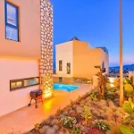 Honeymoon With Luxury Indoor And Outdoor Pools In Kalkan ヴィラ *